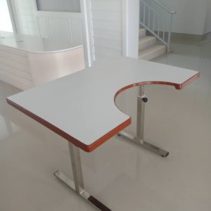 โต๊ะทำงานแบบปรับสูงต่ำได้ / Adjustable desk