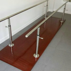 ราวคู่ขนานฝึกเดิน / Parallel bars with board