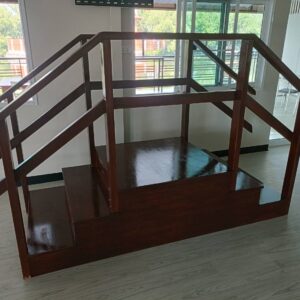 บันไดทางตรงแบบ 3 ขั้น